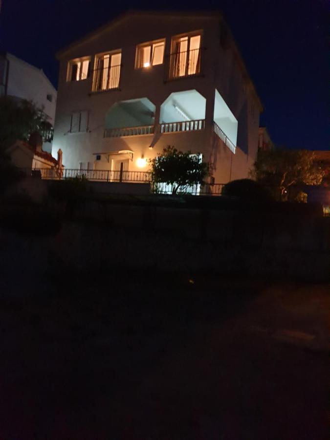 Apartments Zdenka Vinisce Exterior foto