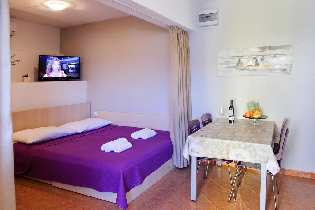 Apartments Zdenka Vinisce Quarto foto